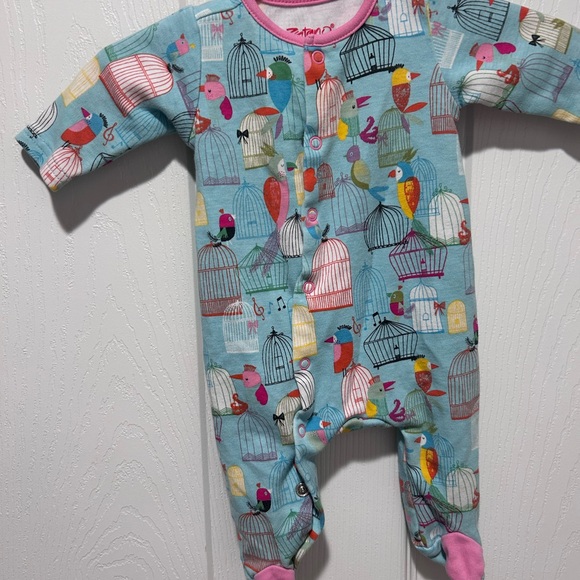 Newborn Baby Zutano onesie - Picture 2 of 4